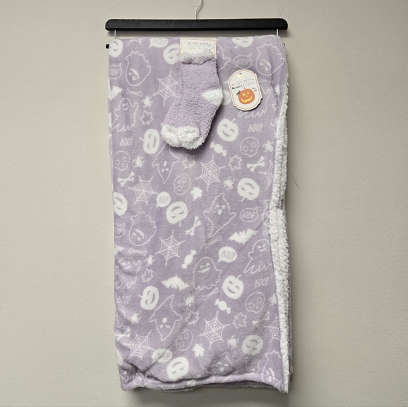 Modern Kids Halloween Boo Blanket Ultra Soft Cozy Sock 2 pc Set Bundle Purple - Picture 9 of 9
